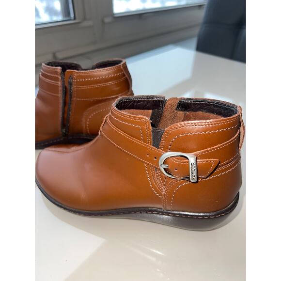 Romulo Women’s Leather Booties - Size 6 - Picture 7 of 13